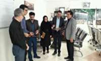 اهدای لوح سپاس از سوی مدیرشبکه بهداشت ودرمان شهرستان نهاوند به پزشکان متخصص